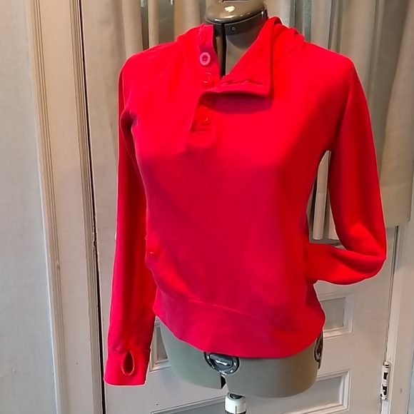 H&M Tops - Muted Tomato Red Athletic Style Hooded Pull Over